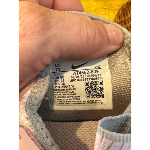 Nike Flex Runner GS Gym Shoe Pink/Metallic Silver Size 7Y Girls - Womens 8 Run - Picture 2 of 7